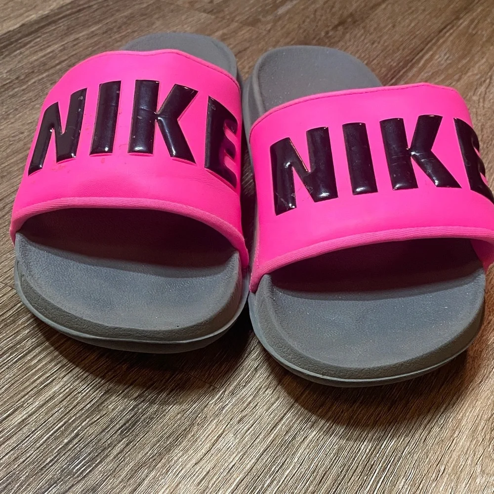 Nike Pink and Black Women's Sandals - Picture 4 of 7